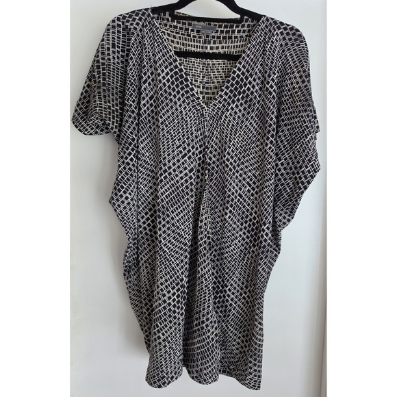 Vince Tops - Vince Silk Blouse XXS Black White Geometric V-Neck Short Sleeve Tunic Top
